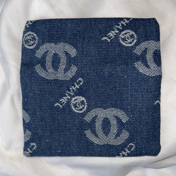 CHANEL Blue Travel Comb And Button Close Denium Pouch Set - Picture 8 of 15